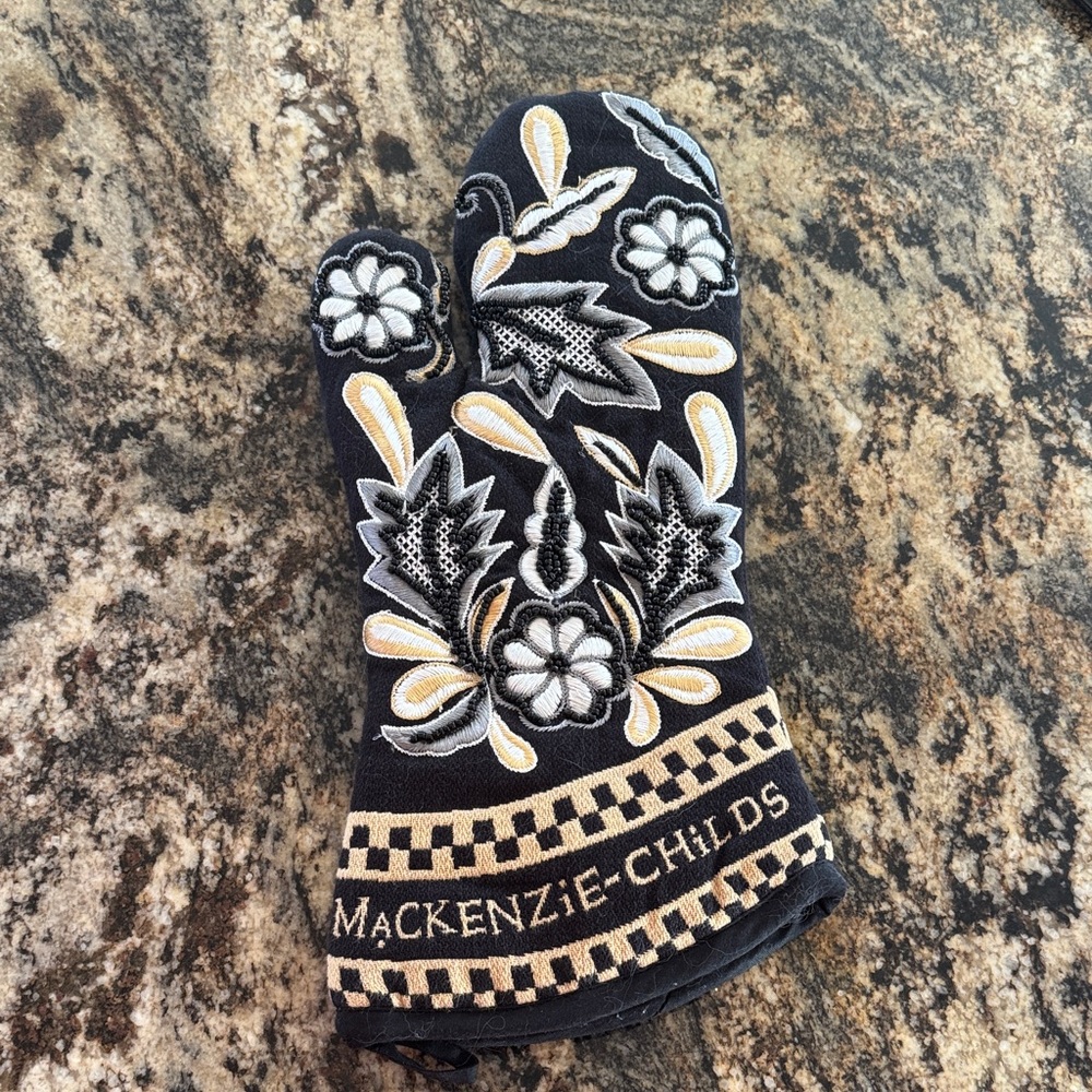 MacKenzie-Childs Black and White Floral Oven Mitt